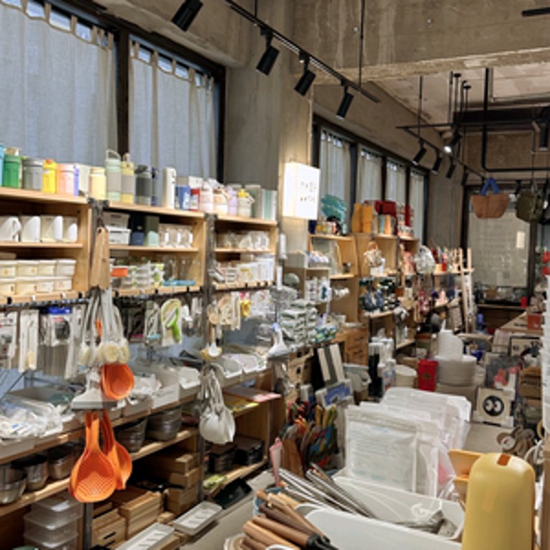 海口市承达锦百货店的营业范围与营业执照息息相关,这不仅关系到店铺能否合法经营,还影响着商品种类的选择。今天就来为大家详细解析一下百货店在选择和填写经营范围时需要注意的问题。